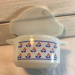 Vintage Dynaware Py-O-Rey Covered Casserole Dish – Blue & Red Floral – Milk Glas